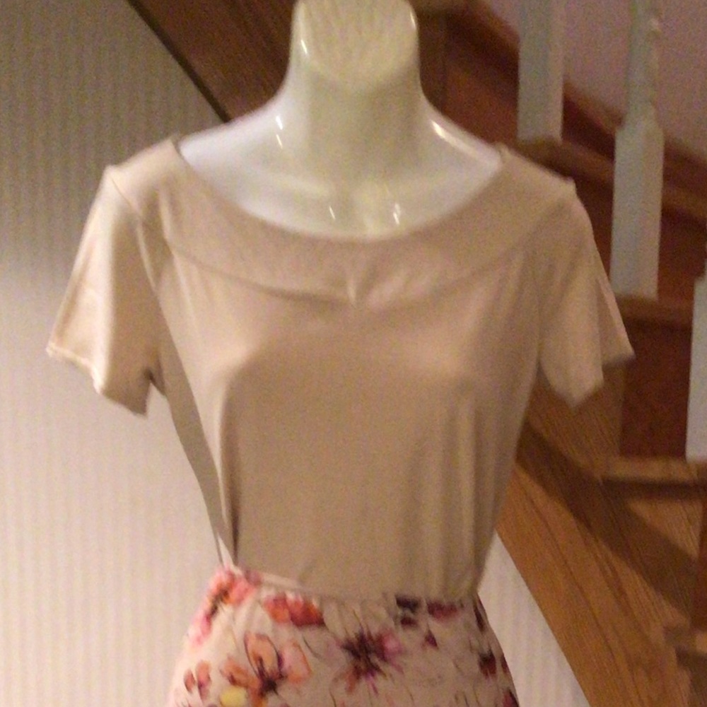 NWOT round neck short sleeve knit top